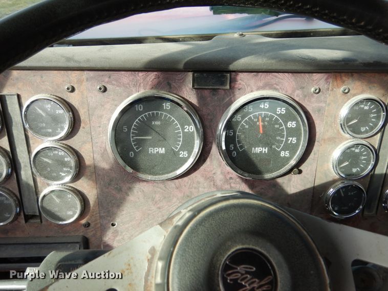 image for item JI9297 1997 International 9300  semi truck