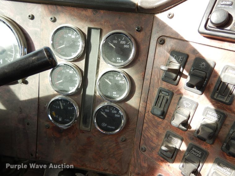 image for item JI9297 1997 International 9300  semi truck