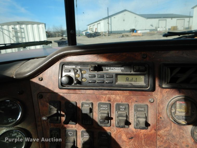 image for item JI9297 1997 International 9300  semi truck