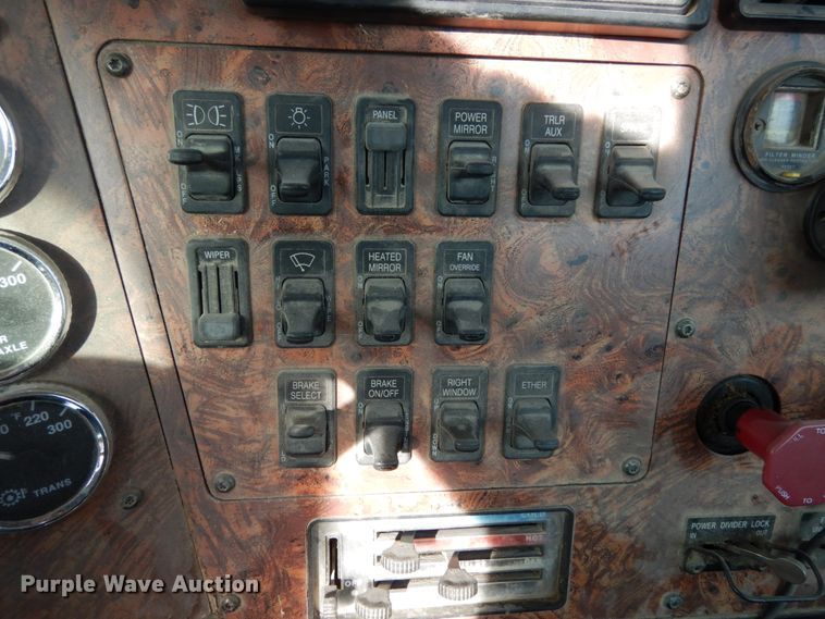 image for item JI9297 1997 International 9300  semi truck