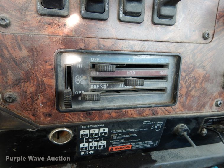 image for item JI9297 1997 International 9300  semi truck