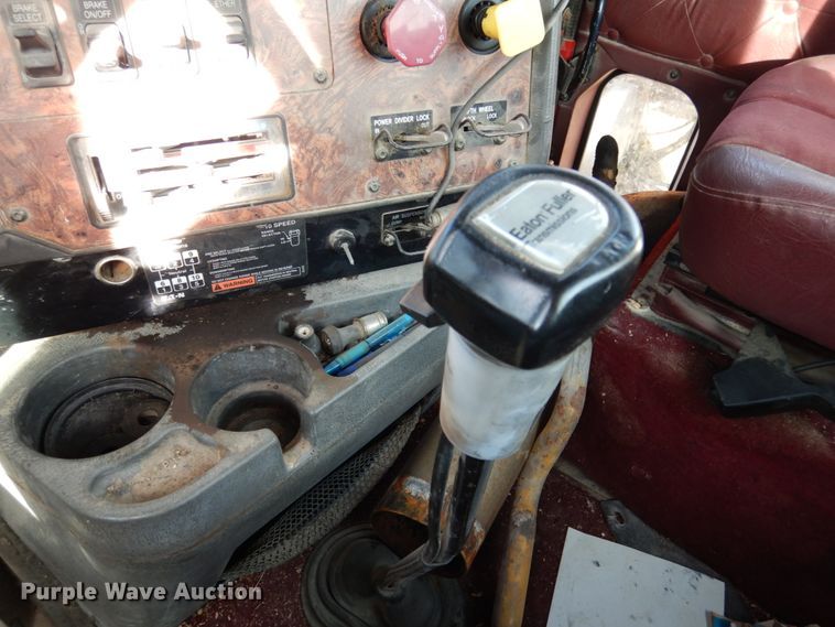 image for item JI9297 1997 International 9300  semi truck