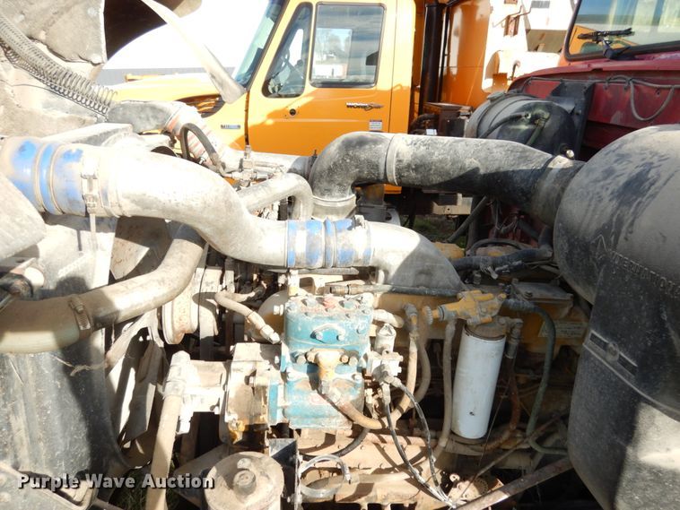 image for item JI9297 1997 International 9300  semi truck