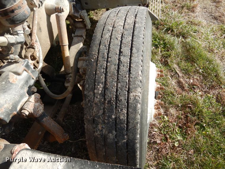 image for item JI9297 1997 International 9300  semi truck