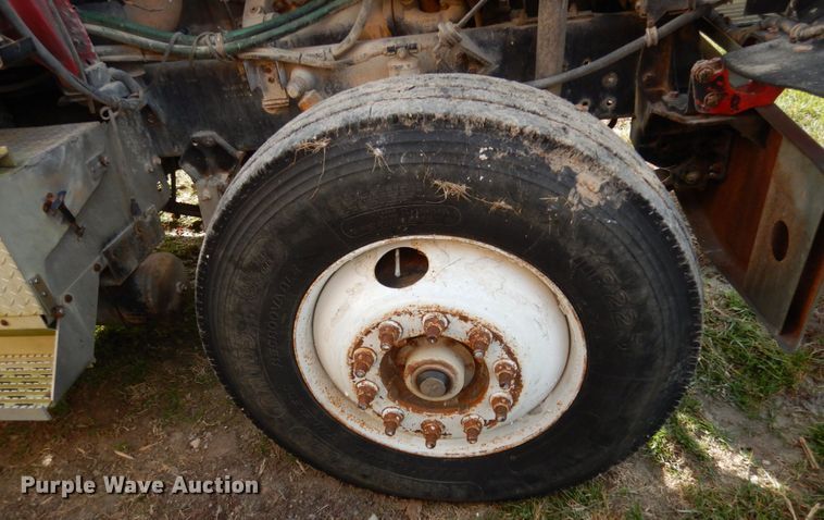 image for item JI9297 1997 International 9300  semi truck