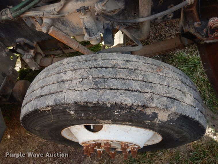 image for item JI9297 1997 International 9300  semi truck