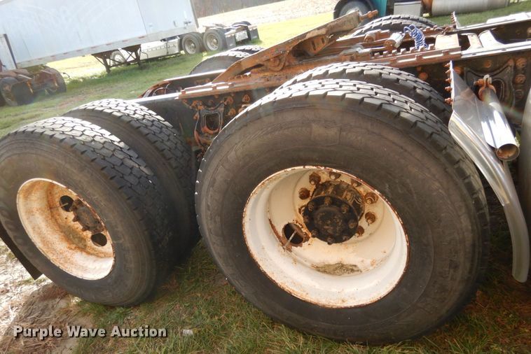 image for item JI9297 1997 International 9300  semi truck