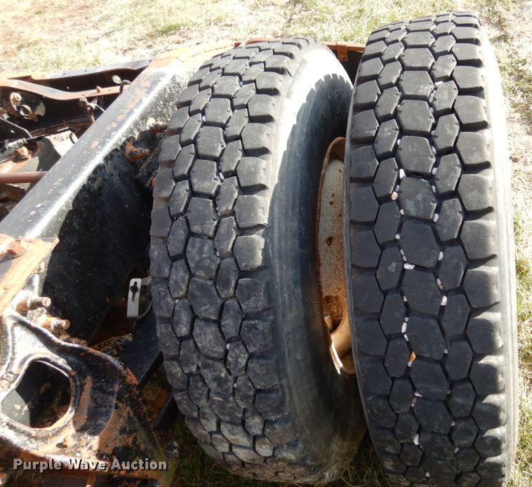 image for item JI9297 1997 International 9300  semi truck