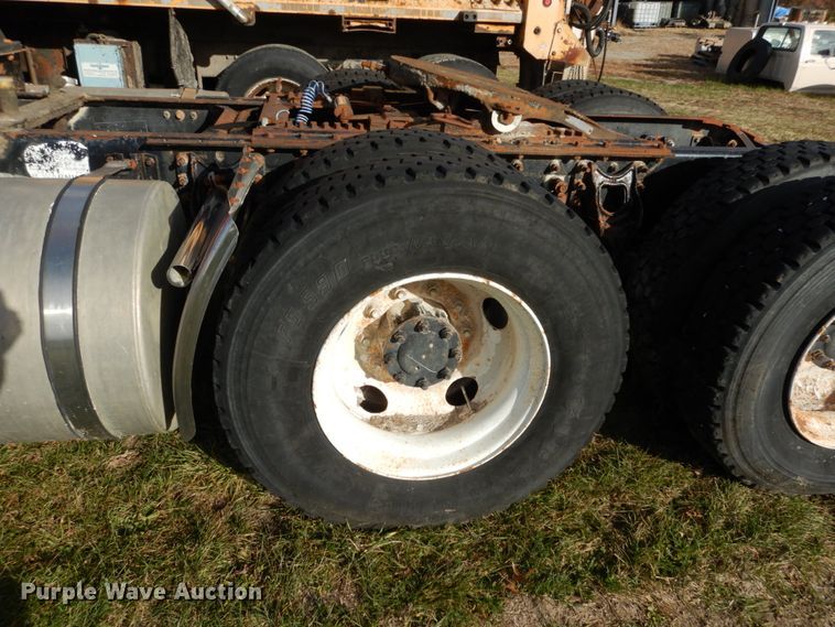 image for item JI9297 1997 International 9300  semi truck