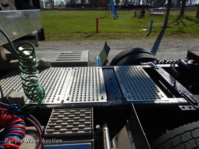 image for item JI9315 2013 International ProStar  semi truck