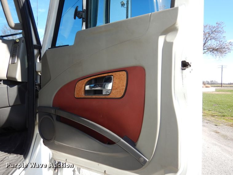 image for item JI9315 2013 International ProStar  semi truck