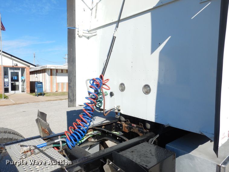 image for item JI9316 2009 International 9900i  semi truck