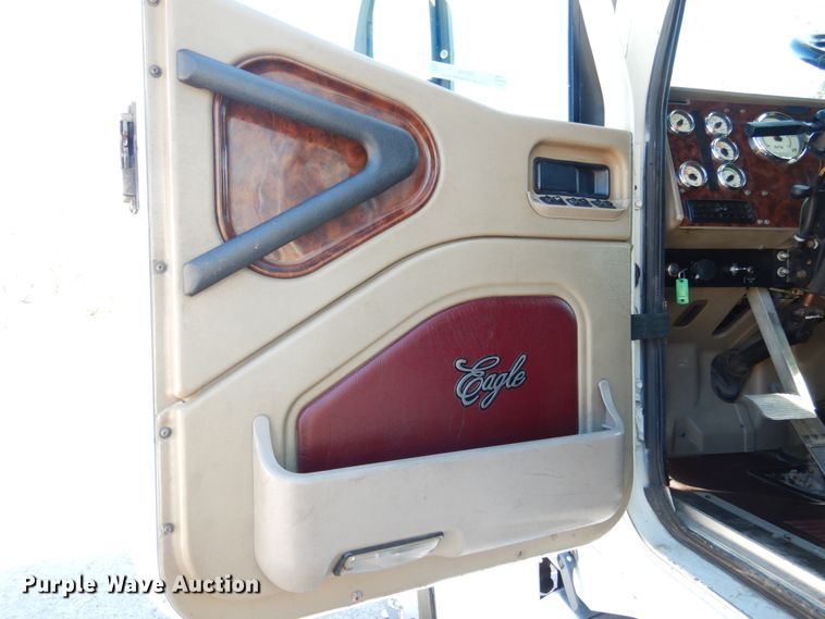 image for item JI9316 2009 International 9900i  semi truck