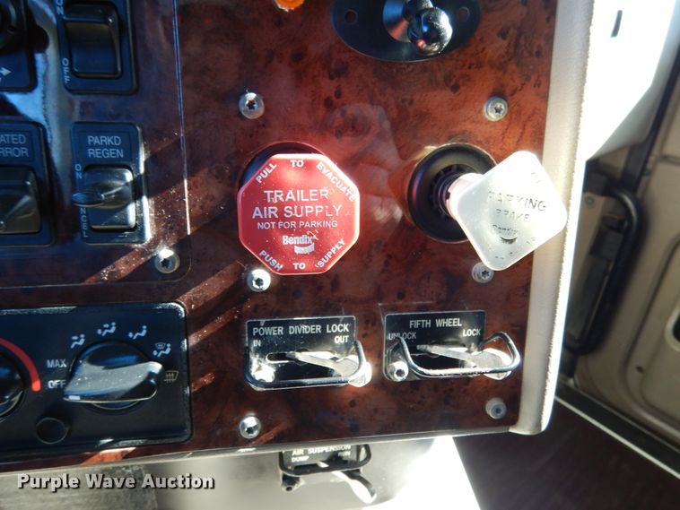 image for item JI9316 2009 International 9900i  semi truck