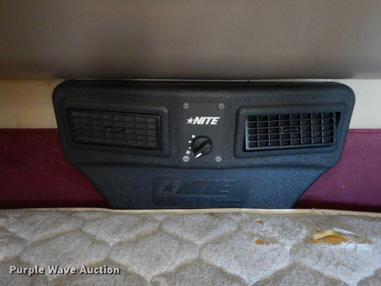 image for item JI9316 2009 International 9900i  semi truck