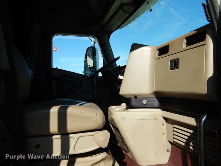 image for item JI9316 2009 International 9900i  semi truck