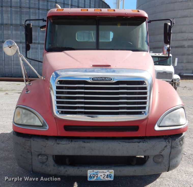 image for item JS9771 2006 Freightliner Columbia  semi truck