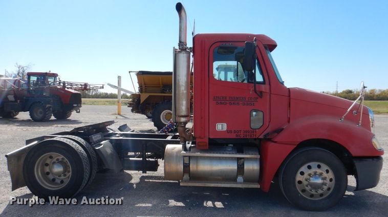 image for item JS9771 2006 Freightliner Columbia  semi truck