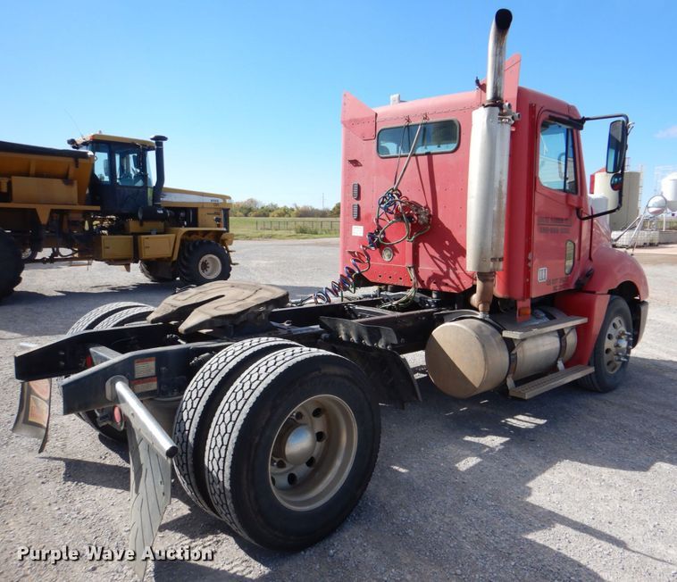 image for item JS9771 2006 Freightliner Columbia  semi truck