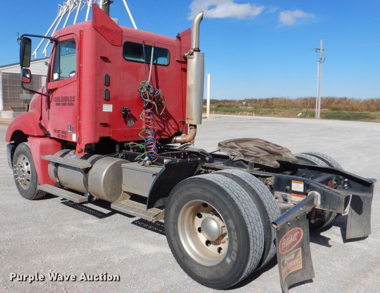 image for item JS9771 2006 Freightliner Columbia  semi truck