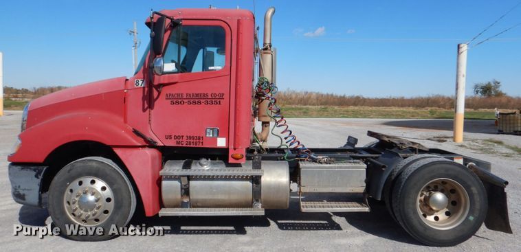 image for item JS9771 2006 Freightliner Columbia  semi truck