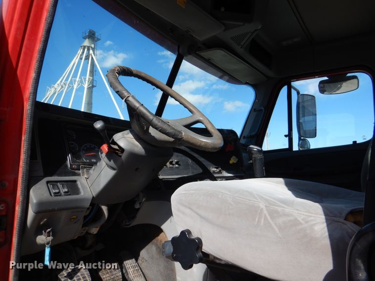 image for item JS9771 2006 Freightliner Columbia  semi truck