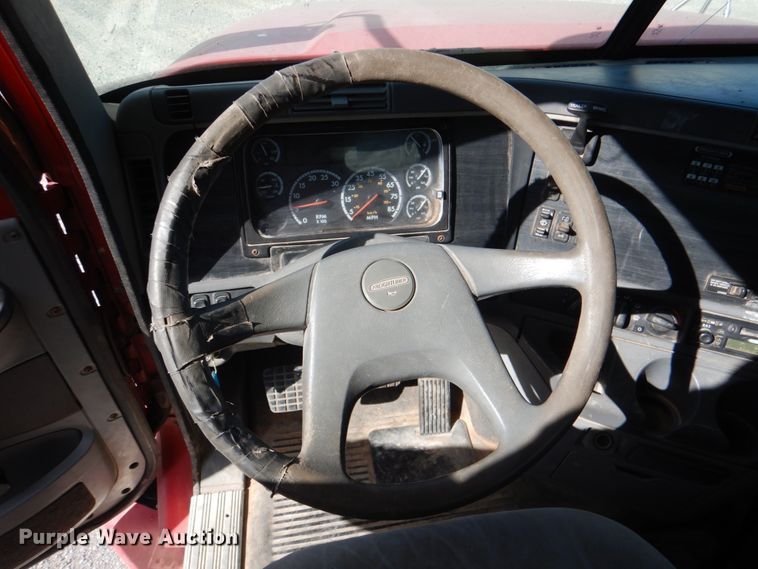 image for item JS9771 2006 Freightliner Columbia  semi truck