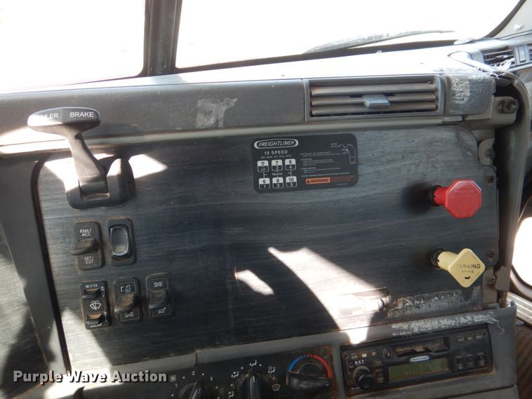 image for item JS9771 2006 Freightliner Columbia  semi truck