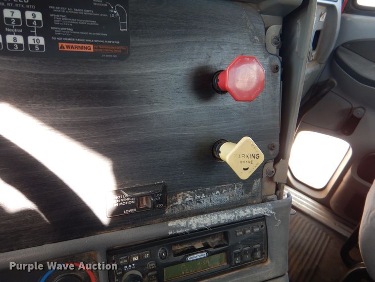 image for item JS9771 2006 Freightliner Columbia  semi truck