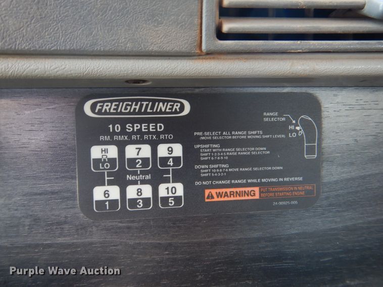 image for item JS9771 2006 Freightliner Columbia  semi truck