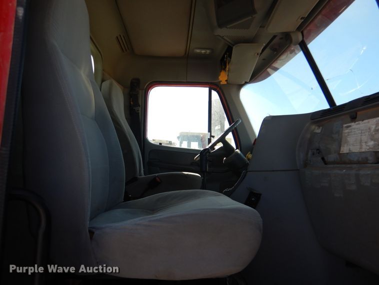 image for item JS9771 2006 Freightliner Columbia  semi truck