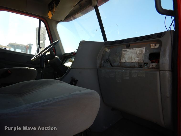 image for item JS9771 2006 Freightliner Columbia  semi truck