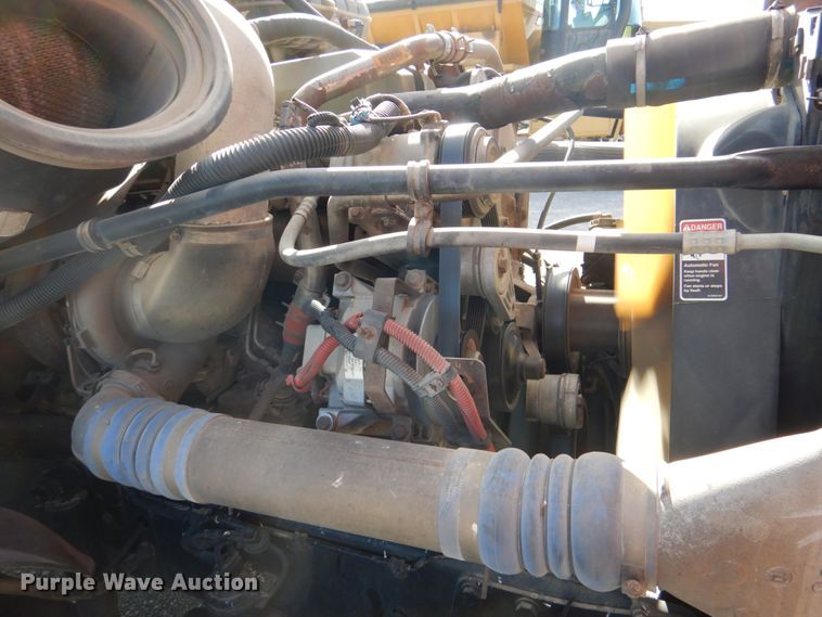 image for item JS9771 2006 Freightliner Columbia  semi truck