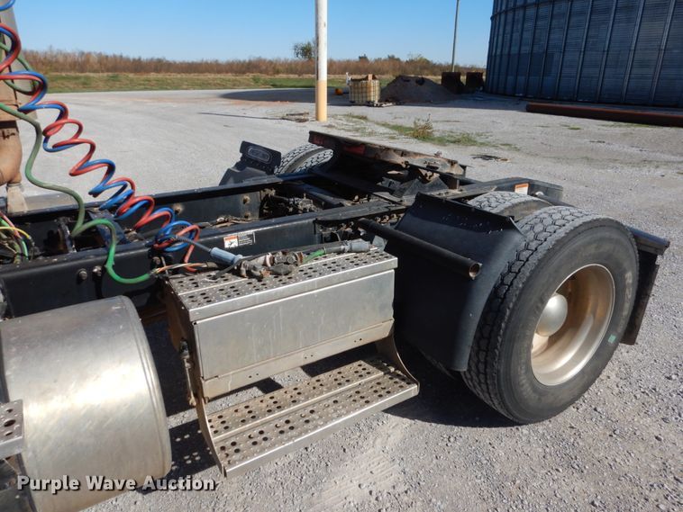 image for item JS9771 2006 Freightliner Columbia  semi truck