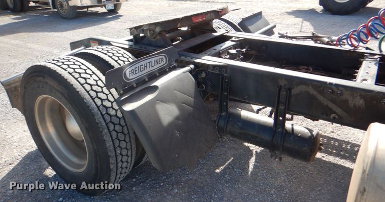 image for item JS9771 2006 Freightliner Columbia  semi truck