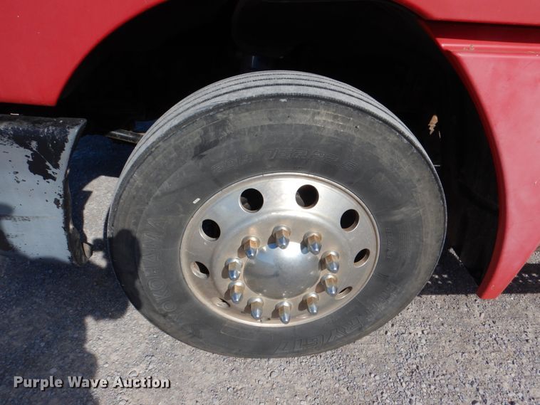 image for item JS9771 2006 Freightliner Columbia  semi truck