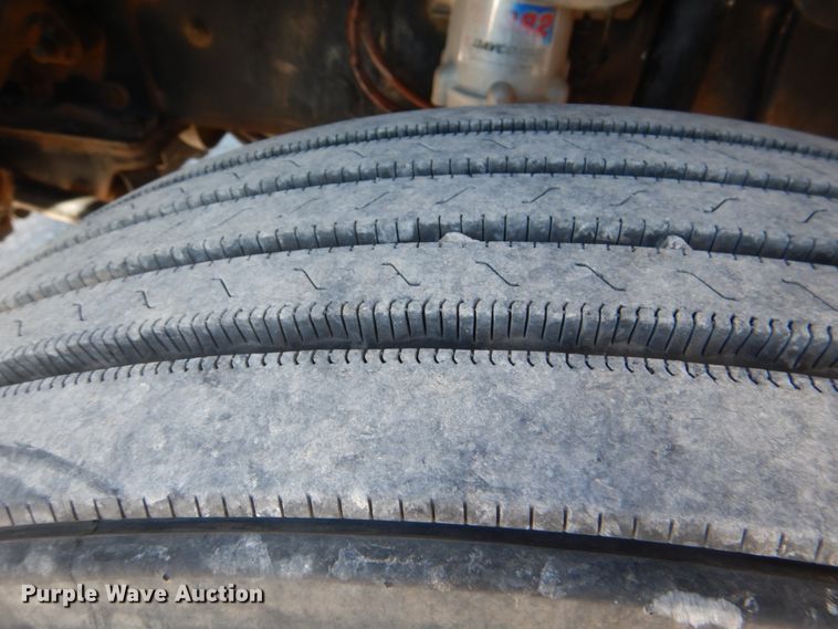 image for item JS9771 2006 Freightliner Columbia  semi truck