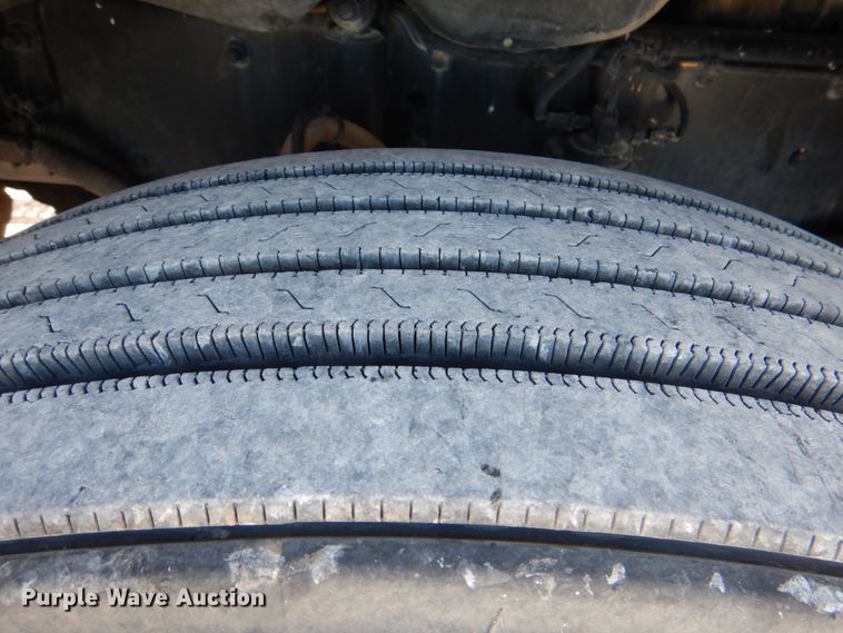 image for item JS9771 2006 Freightliner Columbia  semi truck