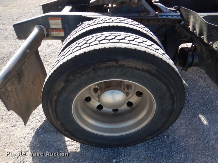 image for item JS9771 2006 Freightliner Columbia  semi truck