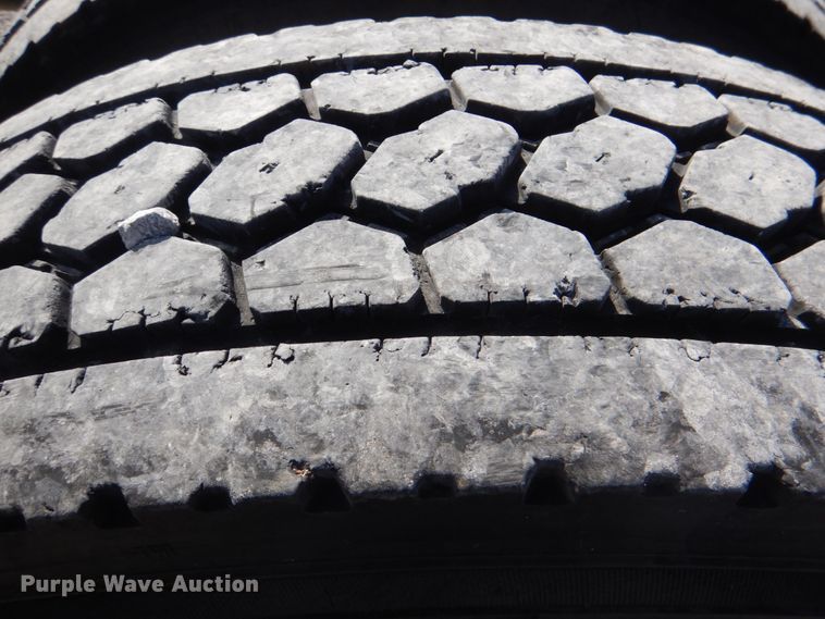 image for item JS9771 2006 Freightliner Columbia  semi truck