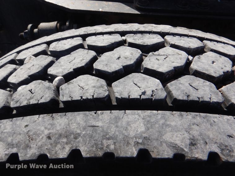 image for item JS9771 2006 Freightliner Columbia  semi truck