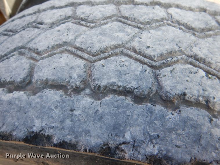 image for item JS9771 2006 Freightliner Columbia  semi truck