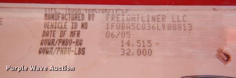 image for item JS9771 2006 Freightliner Columbia  semi truck