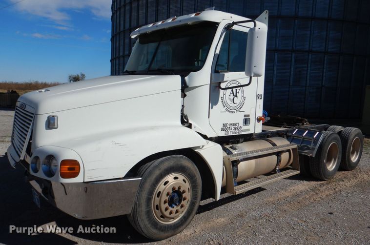 image for item JS9772 2000 Freightliner Century Class  semi truck