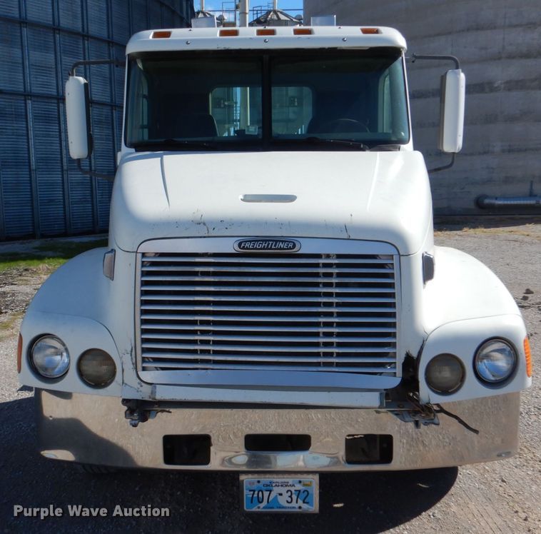 image for item JS9772 2000 Freightliner Century Class  semi truck