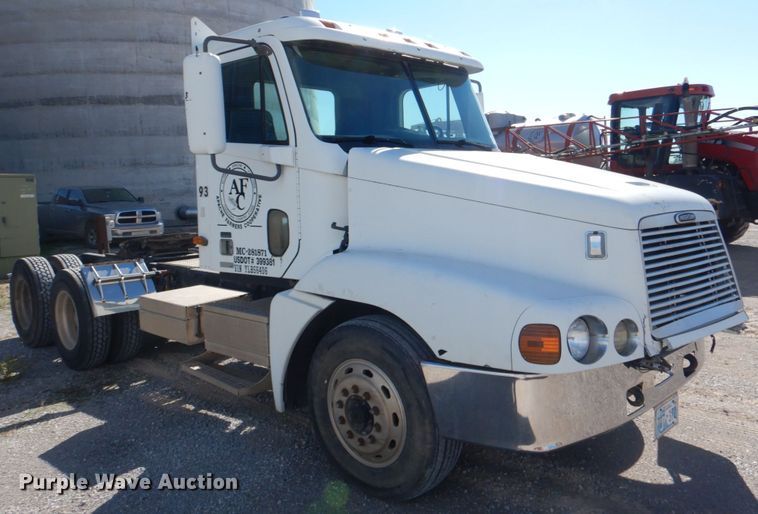 image for item JS9772 2000 Freightliner Century Class  semi truck