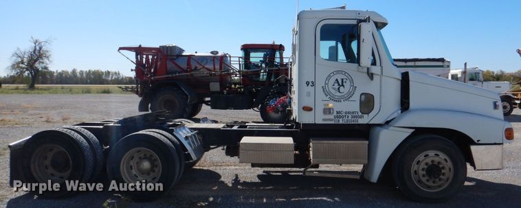 image for item JS9772 2000 Freightliner Century Class  semi truck