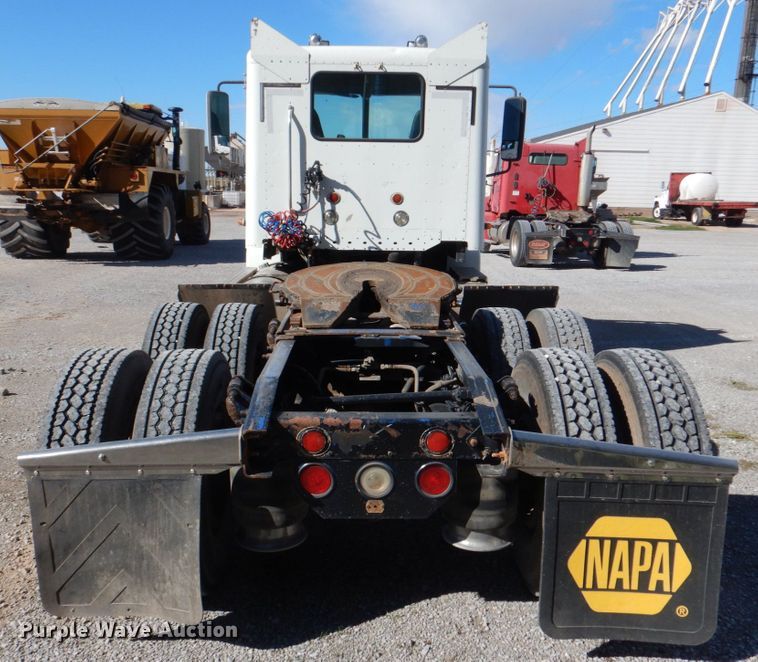 image for item JS9772 2000 Freightliner Century Class  semi truck