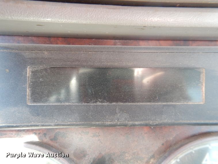 image for item JS9772 2000 Freightliner Century Class  semi truck