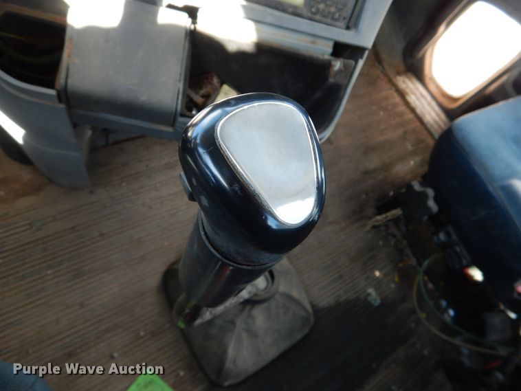 image for item JS9772 2000 Freightliner Century Class  semi truck